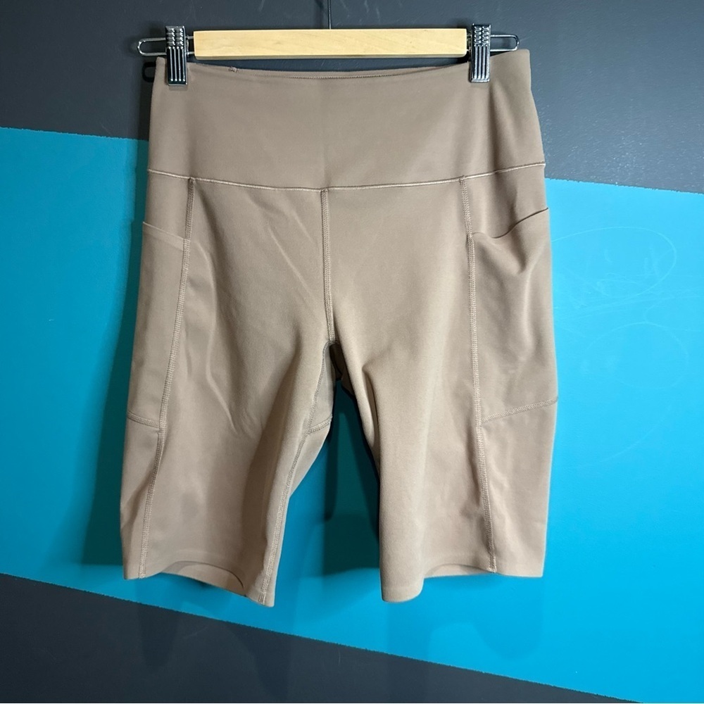 Uniqlo Brown Bike Shorts with Streamlined Design and Stretchy Fabric